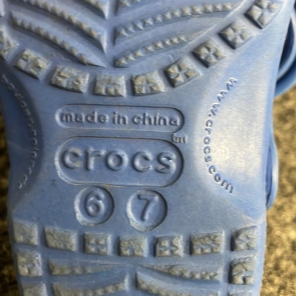 CROCs Blue Kids Clogs Slip On Rubber Shoes Size 6/7 Unisex Girls Boys Washable - Picture 4 of 4